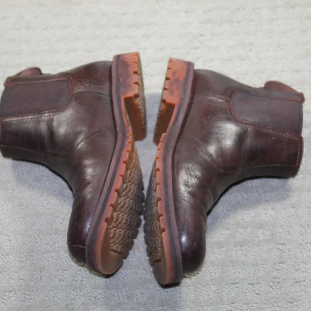 Timberland Men's 8.5M / Wm 11M Brown Leather Ankle Boots